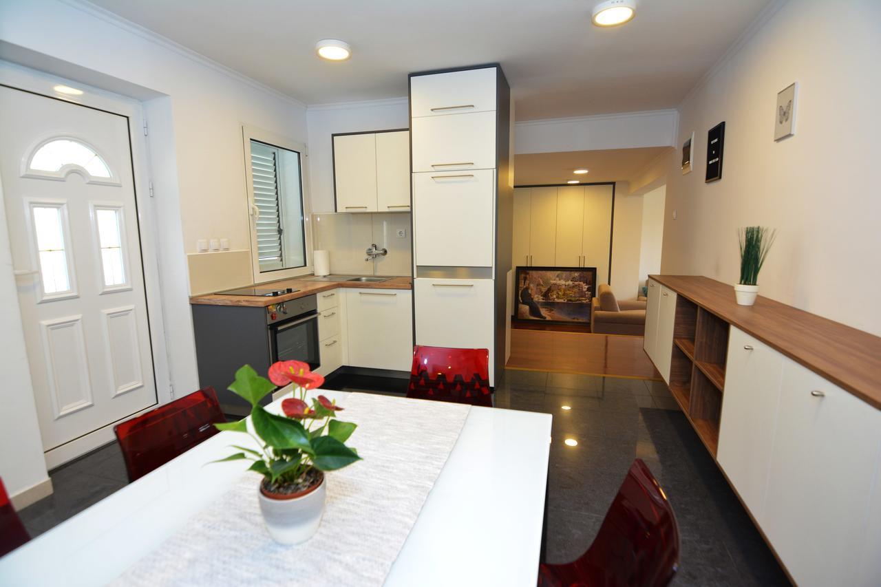 Tropicoco Apartments Тиват Екстериор снимка