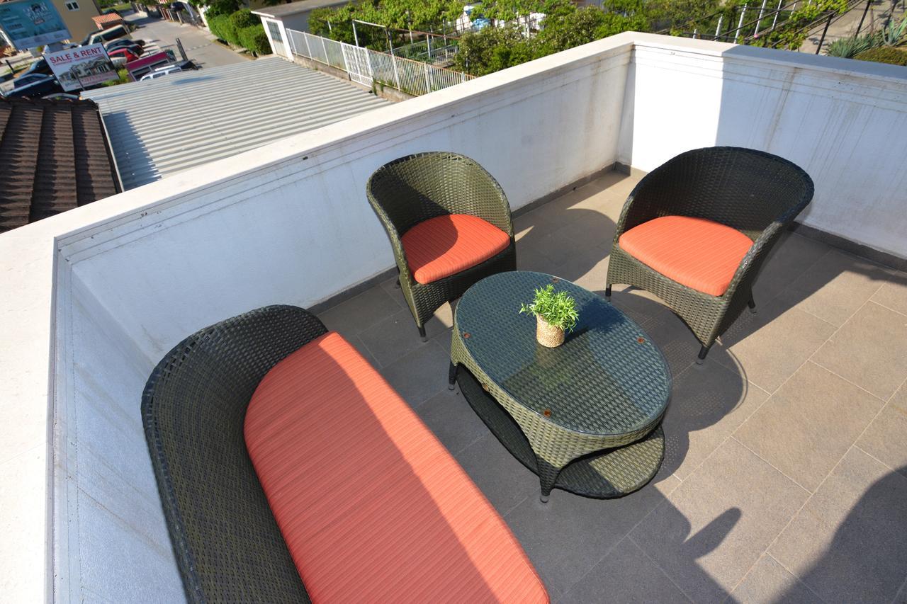 Tropicoco Apartments Тиват Екстериор снимка
