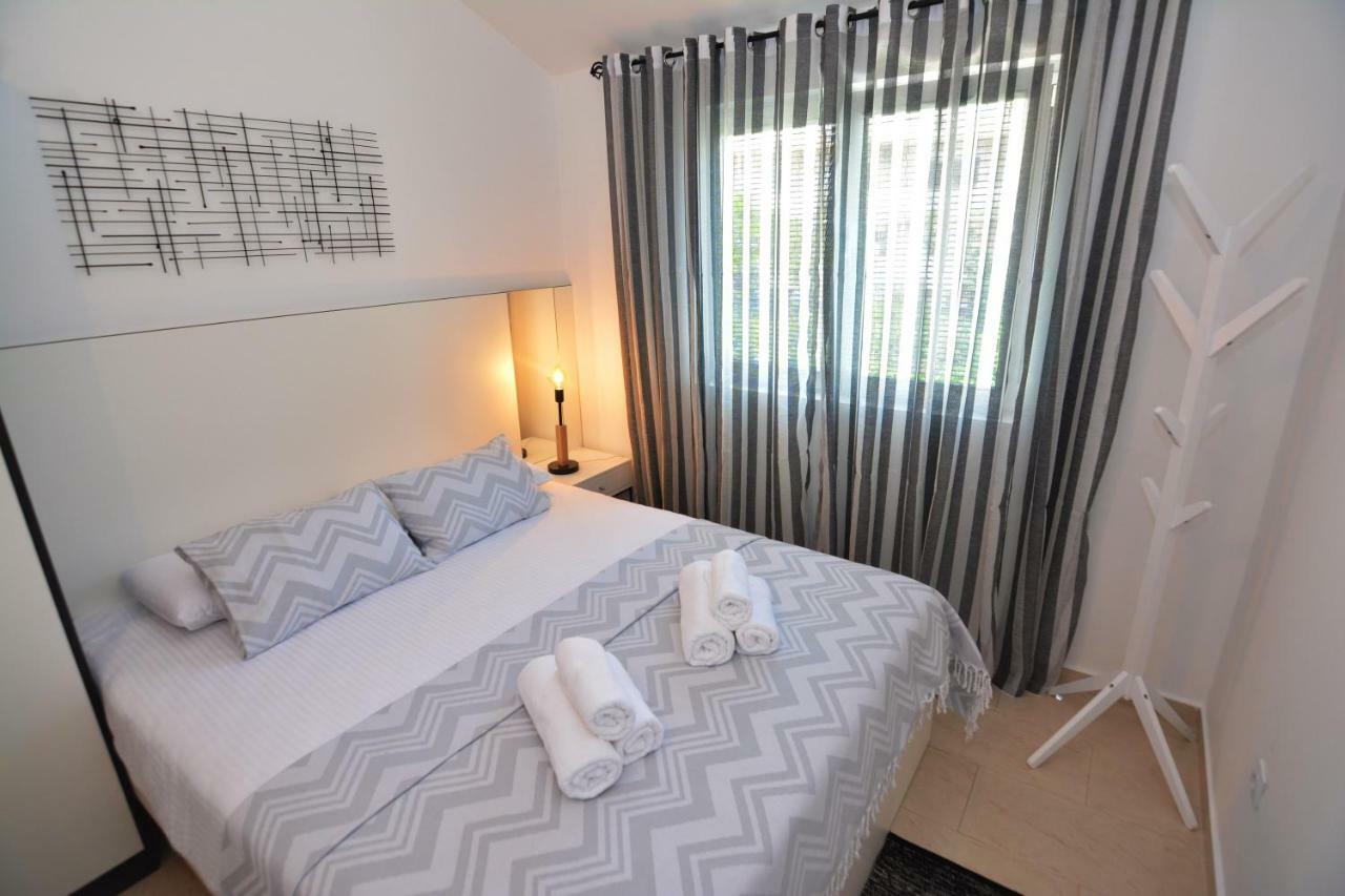 Tropicoco Apartments Тиват Екстериор снимка